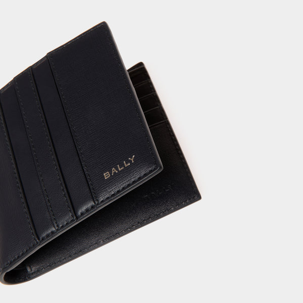 Mythos | Bifold Wallet in Navy Blue Recycled Leather