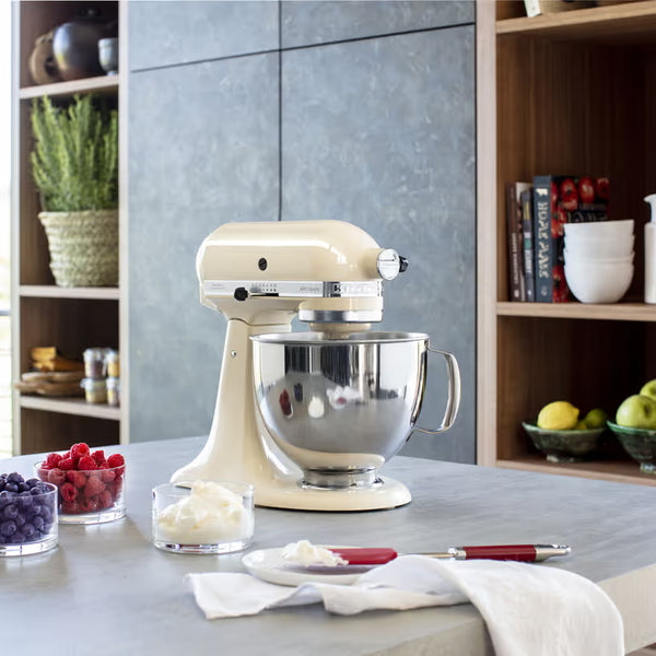 KSM135 Cream SWISS GARANTIE + Glass Bowl + Vegetable Slicer