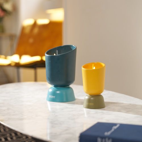 Iconic Color Refillable scented Initial candle 220g Ambre