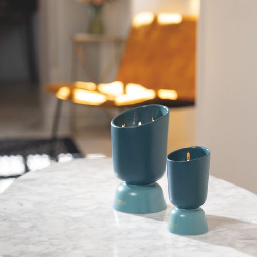 Iconic Color Refillable scented Initial candle 220g Pur Lin