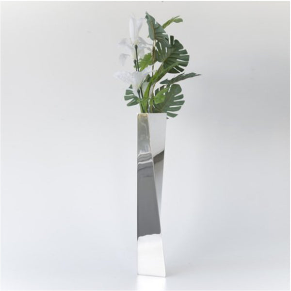 Crevasse | Flower vase by Zaha Hadid